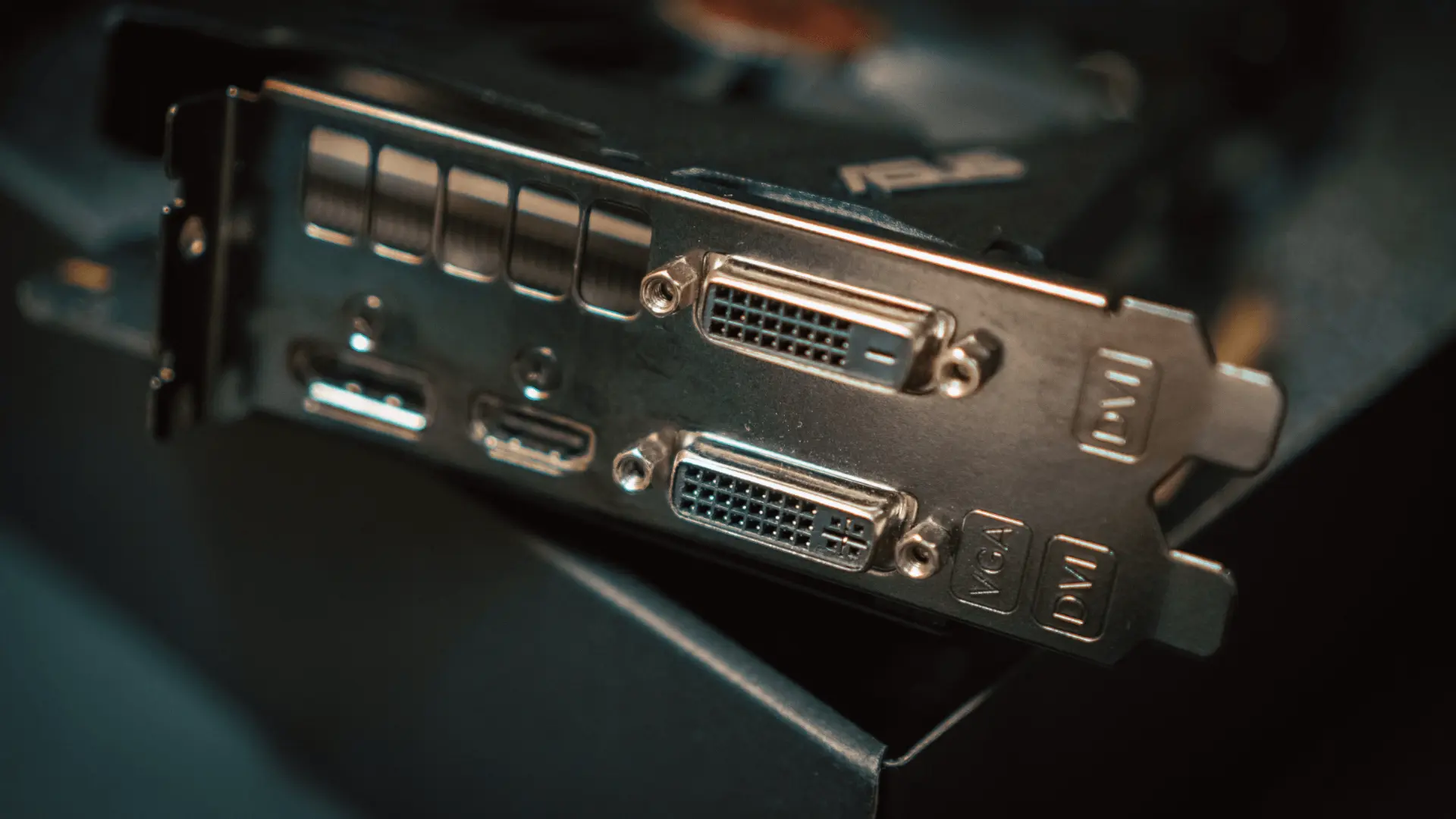Should You Use HDMI or DisplayPort?